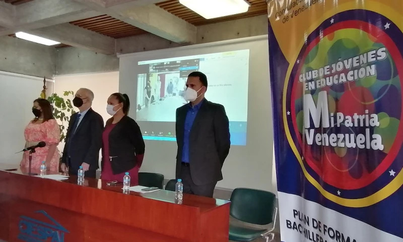 Venezuela lanza programa pionero de bachillerato a connacionales en Ecuador / Foto: EFE