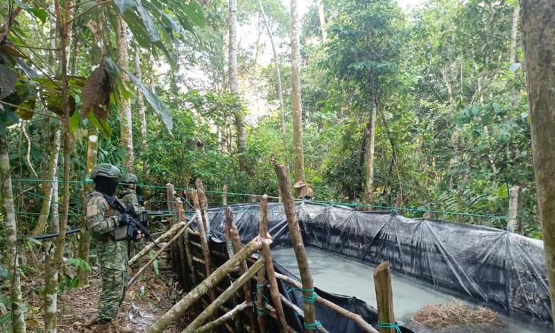 Una de las piscinas contenía aproximadamente 900 galones de combustibles líquidos derivados de hidrocarburos / Foto: cortesía FF.AA.