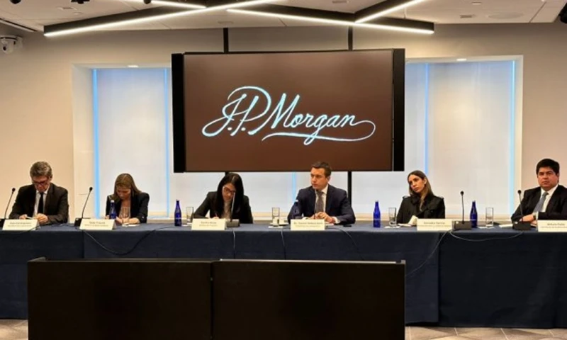 El empresario, de 35 años, explicó que la reducción y ordenamiento de la carga tributaria permitirá a Ecuador ser más competitivo frente a sus vecinos / Foto: cortesía