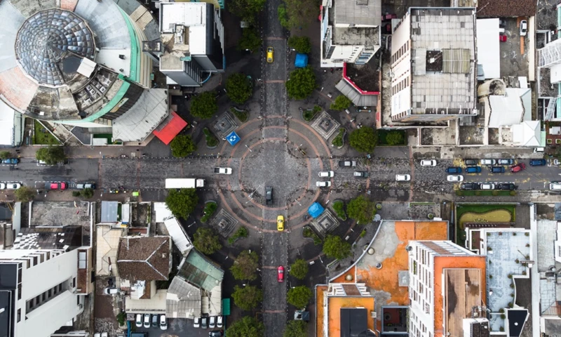 ¿Hasta qué hora es el Pico y placa en Quito? Desde las 6:00 hasta las 9:30 y de las 16:00 a las 20:00 / Foto: Shutterstock