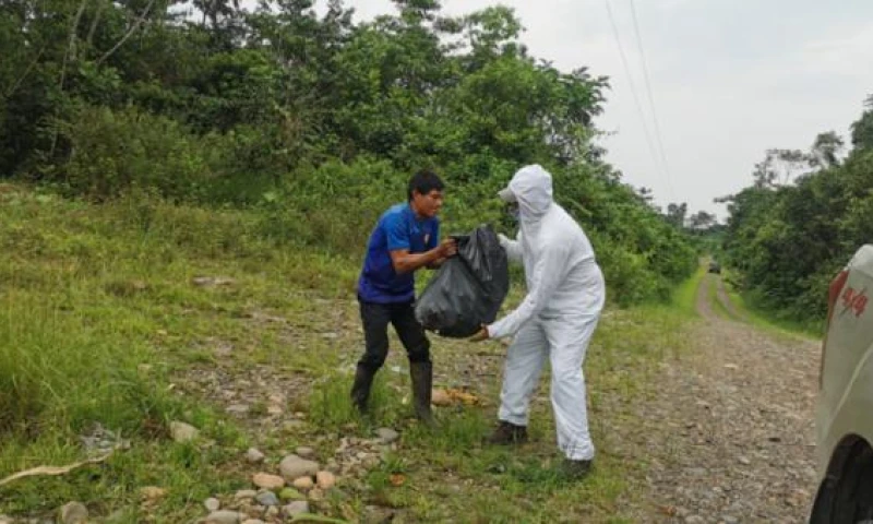 Familias vulnerables de Orellana reciben las donaciones en las zonas rurales. Foto: Cortesía MAG