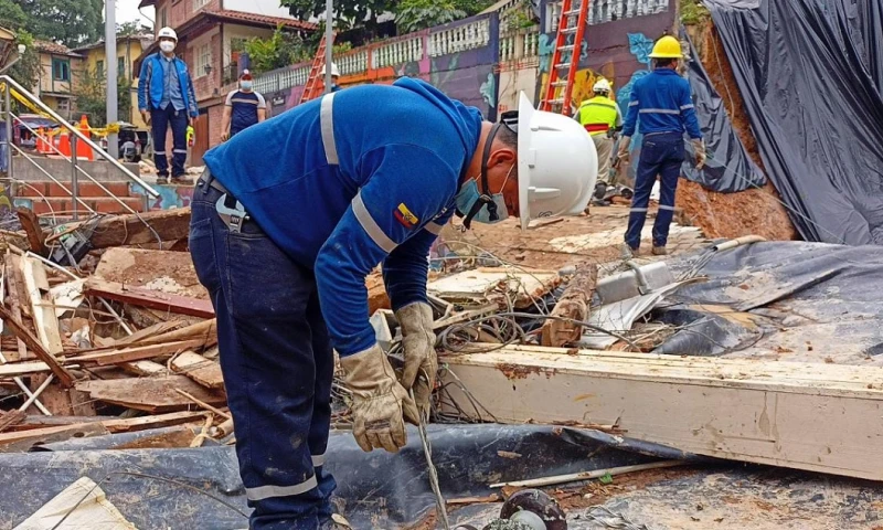 50 personas trabajan en la remediación del socavón en Zaruma / Foto: cortesía Ministerio de Energía