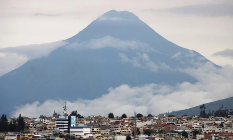 El Tungurahua es un volcán que se eleva hasta los 5.023 metros de altitud sobre el nivel del mar / Foto: EFE
