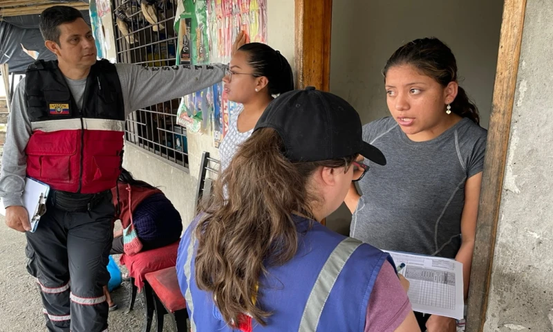Personal de la SGR, Alcaldía de Tena, Gobernación de Napo y bomberos de Tena están atendiendo la emergencia / Foto: Cortesía Secretaría Gestión de Riegos