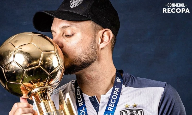 Anselmi hace historia con Independiente del Valle: 4 títulos en 9 meses / Foto: EFE