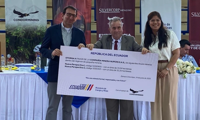 El acto tuvo lugar en el coliseo Luis Felipe Borja de Alcázar de Zamora / Foto: cortesía Ministerio de Energía y Minas