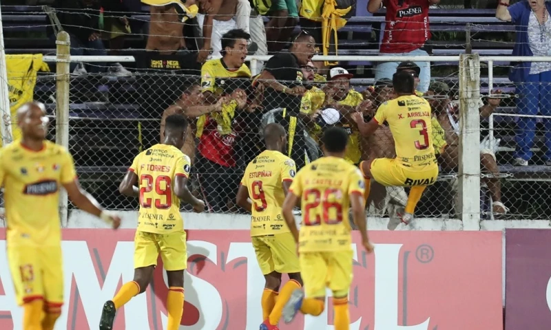 En el torneo, el mejor de la primera fase ha sido Liga, aunque ambos equipos ya se clasificaron para la fase de Grupos de la Copa Libertadores del próximo año. Foto: EFE