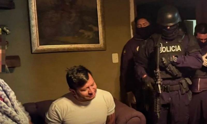 El ministro del Interior, John Reimberg, señaló que otros trece funcionarios del municipio y cuatro personas más fueron detenidas/ Foto: cortesía