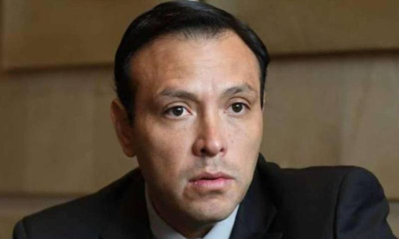 Nelson Baldeón es constantemente entrevistado en los medios acerca del sector petrolero / Foto: cortesía El Universo