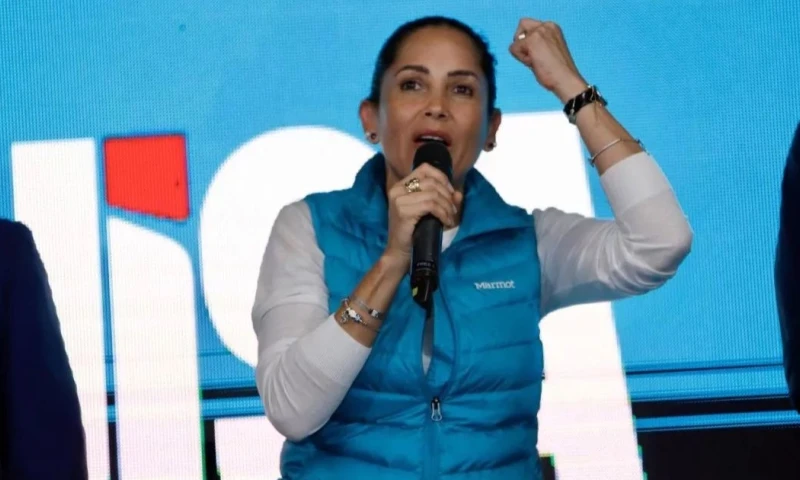 Luisa González disputará la segunda vuelta con Daniel Noboa / Foto: EFE 
