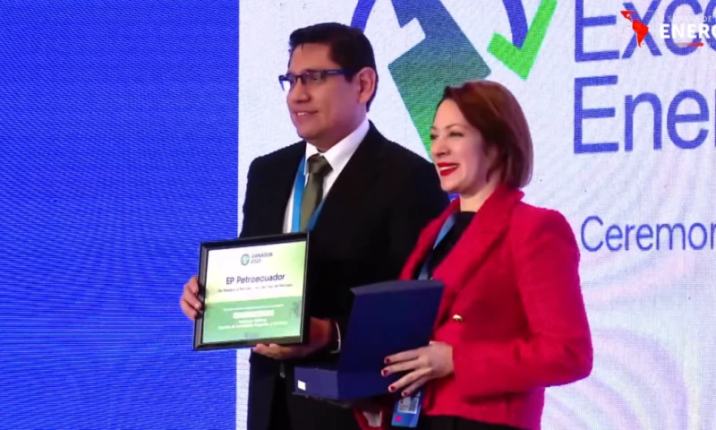 La ceremonia se realizó en Santiago, de Chile durante la X Semana de la Energía / Foto: cortesía Petroecuador