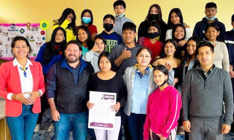 Candy Tsanimp, estudiante shuar, irá a la Nasa / Foto: cortesía Ministerio de Educación