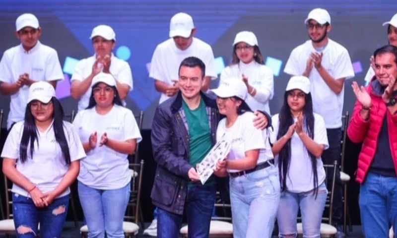 El presidente Daniel Noboa inauguró el programa en Cuenca / Foto: cortesía Presidencia