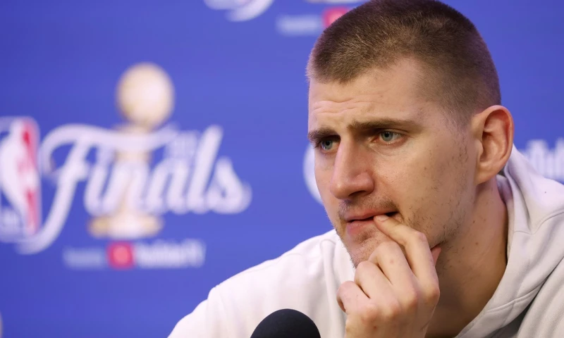 Los Nuggets de Nikola Jokic, que en la pasada temporada consiguieron el primer anillo de campeones de su historia, recibirán en su cancha a los Lakers de LeBron James / Foto: EFE