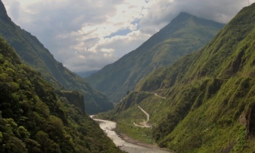 Inversionistas mineros buscan activos en Ecuador pese al estancamiento de nuevas concesiones