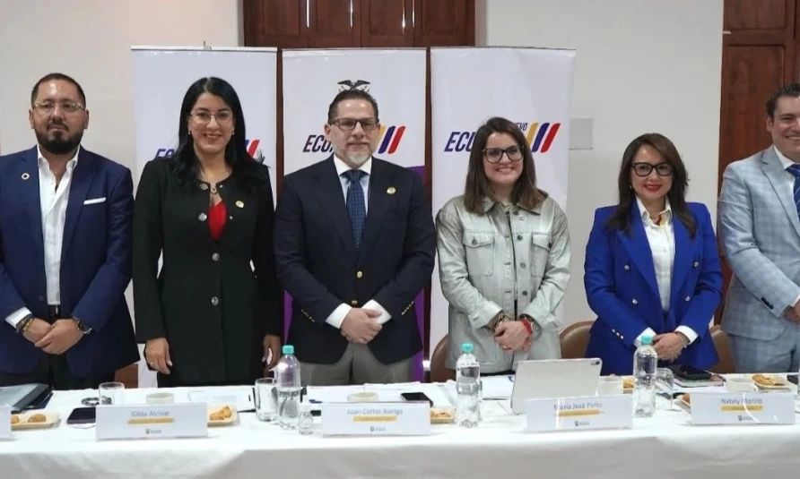 Gobierno anuncia intervención en hospitales públicos y cambios en autoridades por presuntas irregularidades