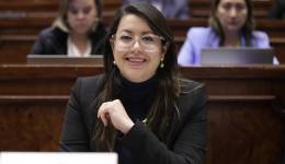 Andrea Arrobo, ministra de Energía, señaló que el plan de apagado de mecheros debe ser progresivo hasta el 2030./ Foto: cortesía Asamblea Nacional