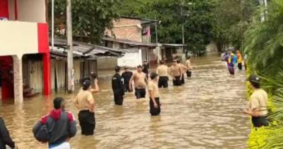 El desbordamiento del río Zamora ha provocado severas inundaciones / Foto: cortesía Policía Nacional