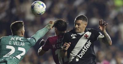 El arquero argentino Guido Villar, de Independiente del Valle, fue la figura del partido / Foto: EFE