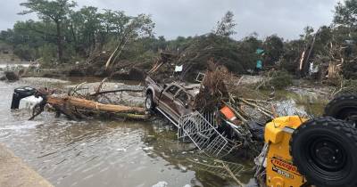 Desde la madrugada del viernes, equipos de rescate y voluntarios están recorriendo las regiones afectadas en búsqueda de víctimas / Foto: EFE