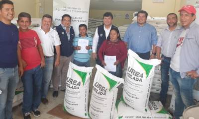 28 familias productoras de cacao, plátano y maíz del cantón Yantzaza, recibieron 84 sacos de urea subvencionada / Foto: cortesía ministerio de Agricultura