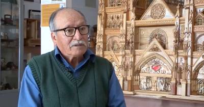 Tapia -nacido en Quito hace 73 años- inició en la carpintería a los 13, motivado por su padre para que aprendiera un oficio y apoyara al sustento del hogar/ Foto: cortesía