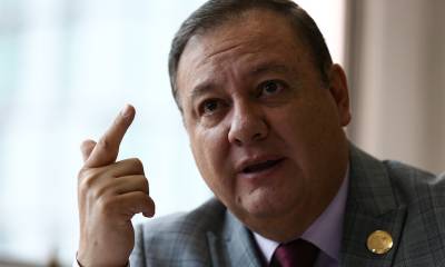 "El informe que entregamos contiene nombres, dignidad a la que postulan y el partido al que pertenecen" / Foto: EFE