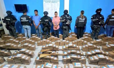 La Policía prehendió a dos ciudadanos "custodios del alcaloide" / Foto: cortesía de la Policia 
