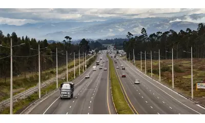 ¿Hasta qué hora es el Pico y placa en Quito? Desde las 6:00 hasta las 9:30 y de las 16:00 a las 20:00 / Foto: Shutterstock