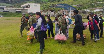 34 personas quedaron atrapadas en la vía Santa Bárbara-Rosa Florida / Foto: cortesía Ejército ecuatoriano