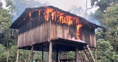 El Ejército destruyó campamentos clandestinos con viviendas en Alto Punino / Foto: cortesía Ejército Ecuatoriano