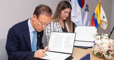 El acto se llevó a cabo en Guayaquil con la presencia de delegaciones técnicas de ambos países / Foto: cortesía Ministerio de Producción