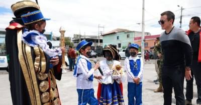 Daniel Noboa estuvo ayer en el colegio La Salle en Latacunga / Foto: cortesía Presidencia