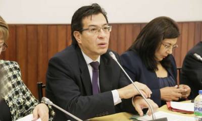 El ministro de Educación, Fánder Falconí, acudió la mañana de ayer a la Comisión Aampetra. Foto: La Hora