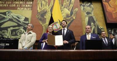 Annabella Azin tomó el juramento a Niels Olsen / Foto: cortesía Asamblea Nacional