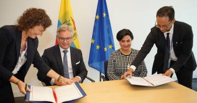 El acuerdo lo firmaron el comisario europeo de Interior y Migración, Magnus Brunner, y la ministra ecuatoriana de Relaciones Exteriores y Movilidad Humana, Gabriela Sommerfeld / Foto: cortesía Magnus Brunner