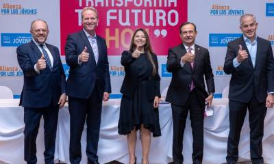 Más de 30.000 jóvenes participan en feria de empleo / Foto: EFE