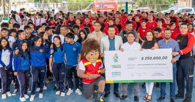 Francisco Andramuño, alcalde de Morona, oficializó la entrega de recursos / Foto: cortesía Municipio de Morona