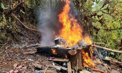 En el sitio se encontraron e inutilizaron equipos, herramientas y maquinaria utilizados para la extracción clandestina / Foto: cortesía FF.AA.