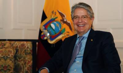 Lasso firma decreto para créditos al agro y anunciará alza del salario mínimo / Foto: EFE