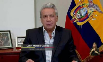 El presidente Lenín Moreno se refirió la noche de este lunes 20 de abril del 2020 a la crisis económica que vive el Ecuador debido a la caída del precio de petróleo y a la pandemia por el covid-19. Captura video