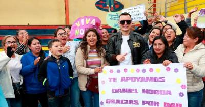 El presidente Daniel Noboa estuvo en coliseo de la Escuela Simón Bolívar de Latacunga / Foto: cortesía Presidencia