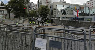 El correísmo llegó la noche del miércoles hasta las instalaciones del CNE en Quito para presentar una impugnación a más de 15.000 actas con supuestas irregularidades/ Foto: cortesía EFE
