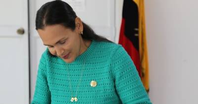 La ministra de Energía y Minas, Inés Manzano, firmó el contrato / Foto: cortesía Ministerio de Energía y Minas