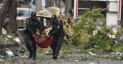 La explosión dejó además una enorme destrucción en un tramo de la Carrera Octava de Cali / Foto: EFE