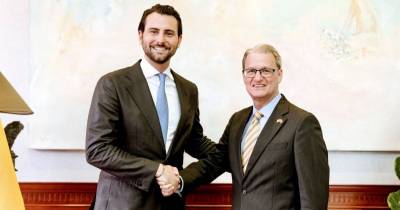 Lawrence Petroni, encargado de negocios de EE.UU. en Ecuador, conversó con Niels Olsen, presidente de la Asamblea Nacional / Foto: cortesía Embajada de Estados Unidos