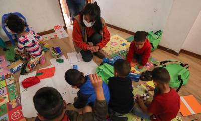 El estudio reveló que el 35,9 por ciento de hogares encuestados consideraron difícil matricular a los niños migrantes / Foto: EFE