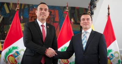 El mandatario interino peruano fue recibido con honores en su ingreso al palacio / Foto: cortesía Cancillería