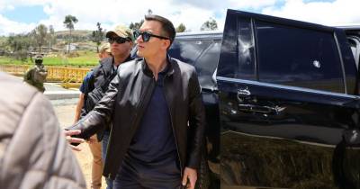 El vehículo presidencial recibió balazos y piedrazos en Cañar / Foto: cortesía Presidencia