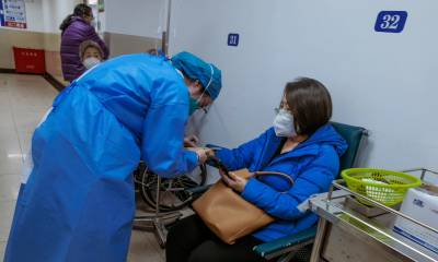 Hasta el 11 de enero un 64 % de la población se había contagiado con el virus después de que el país desmantelara la política de 'cero covid' / Foto: EFE